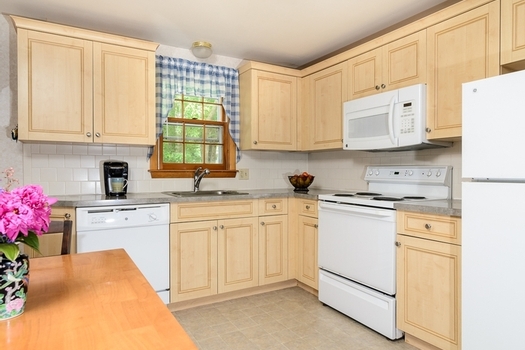 Colonial-Style Kitchen